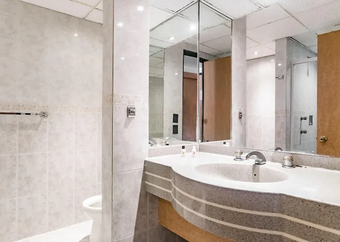 Capital O Andrade, 4*
